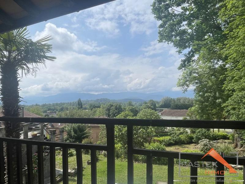 Maison - 334 m² - 9 pièces