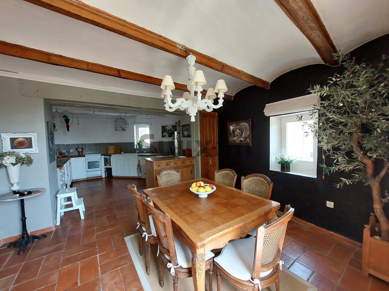 Propriété - 220 m² - 8 pièces