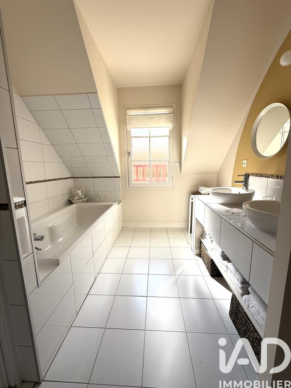 Maison - 200 m² - 7 pièces