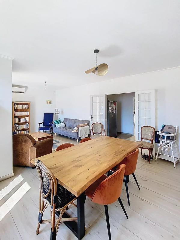 Appartement - 90 m² - 5 pièces