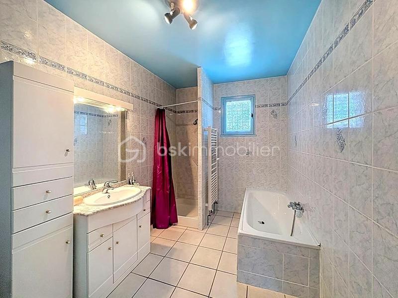 Maison - 214 m² - 9 pièces