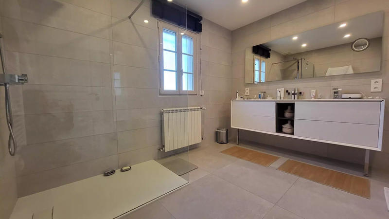 Maison - 204 m² - 5 pièces