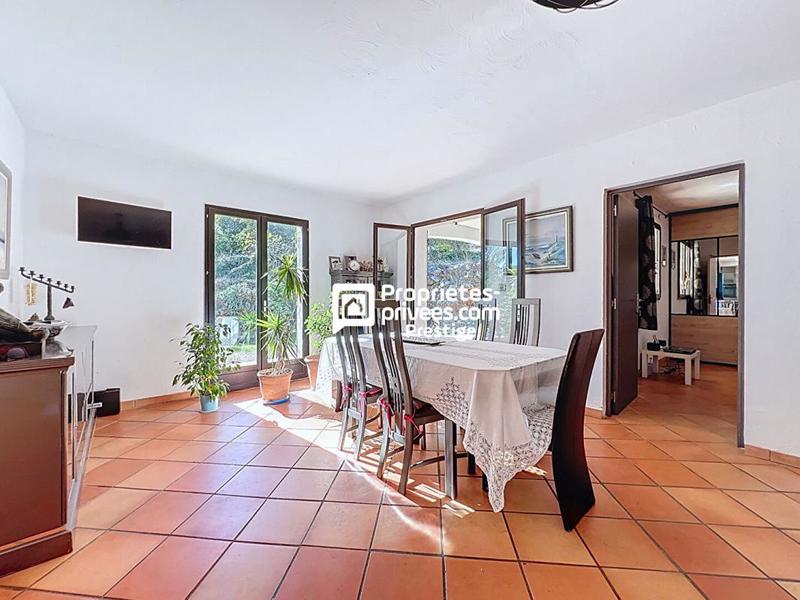 Maison - 185 m² - 5 pièces