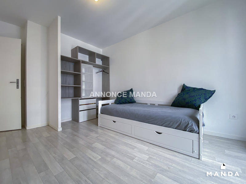 Chambre - 12 m² - 4 pièces