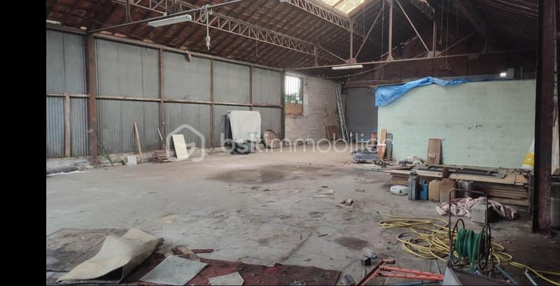 Maison - 300 m² - 1 pièce