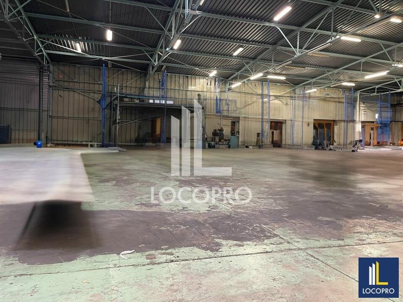 Local d'activité / Entrepôt - 2 092 m²