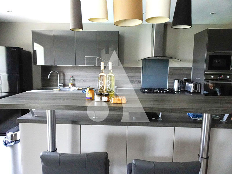 Maison - 200 m² - 7 pièces