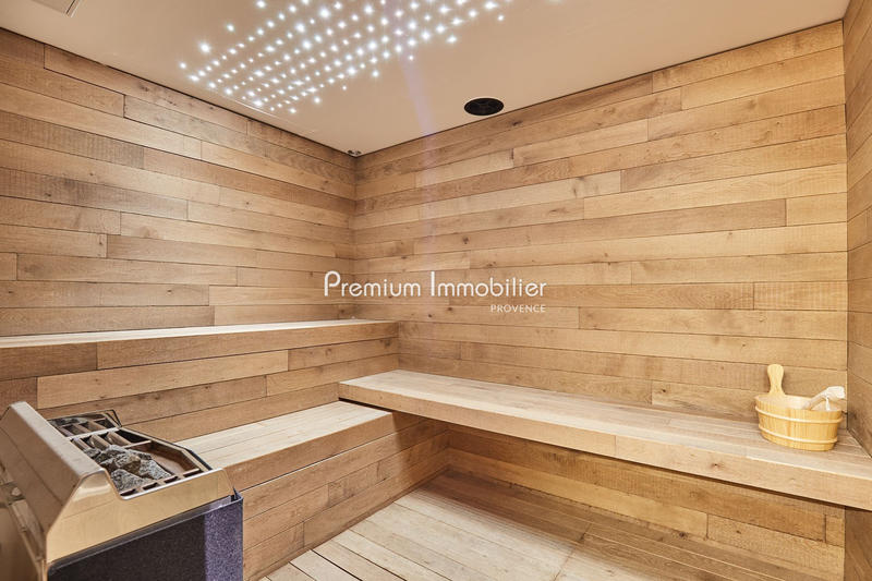 Maison contemporaine - 650 m² - 15 pièces