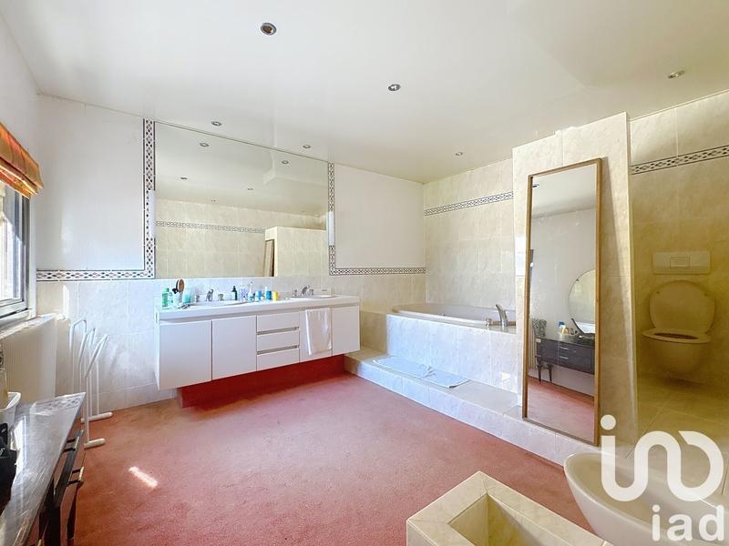 Maison - 460 m² - 12 pièces