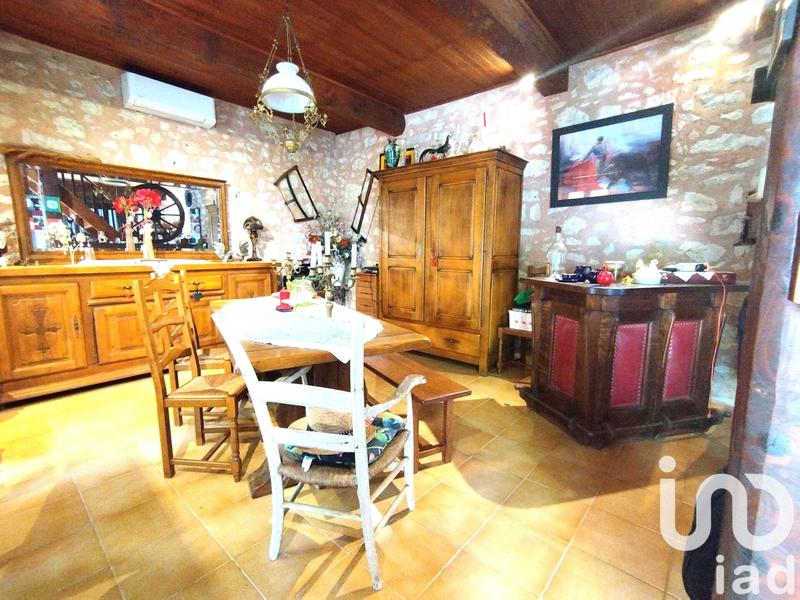 Maison - 235 m² - 8 pièces