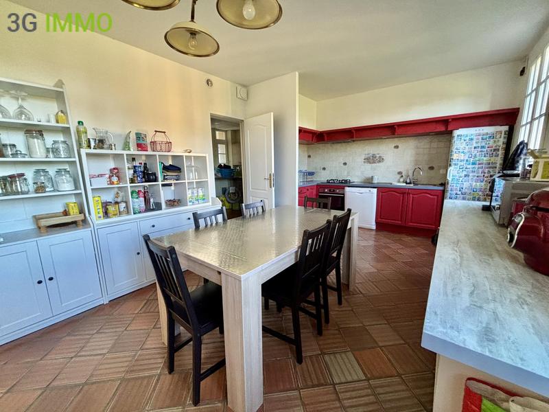 Maison - 214 m² - 7 pièces
