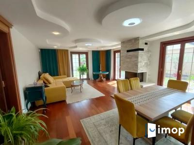 Maison - 214 m² - 8 pièces