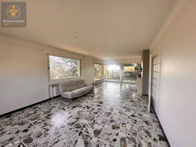 Maison - 300 m² - 8 pièces