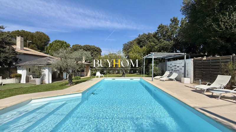 Maison traditionnelle - 215 m² - 8 pièces