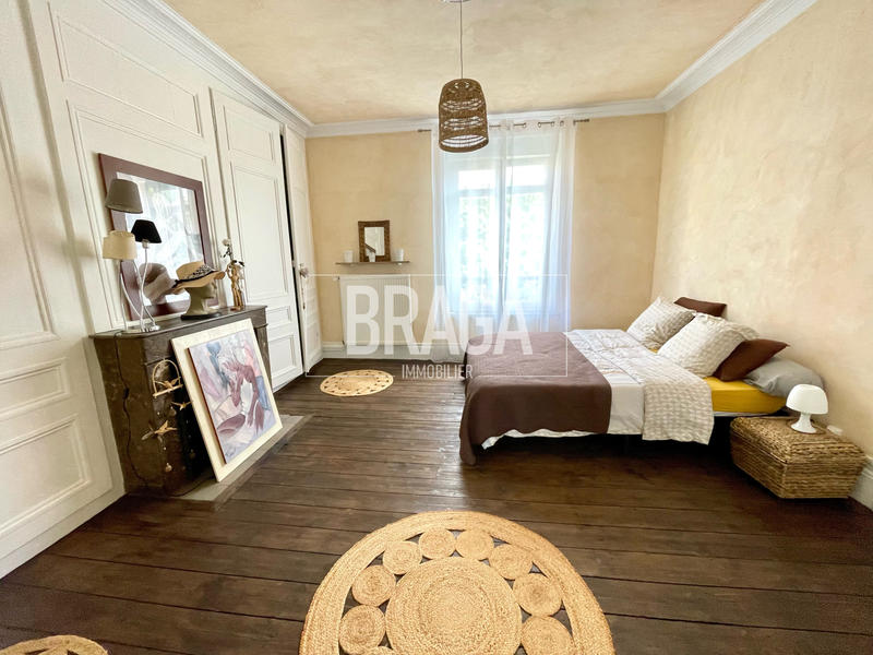 Maison - 220 m² - 9 pièces