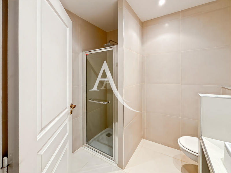 Maison - 295 m² - 10 pièces