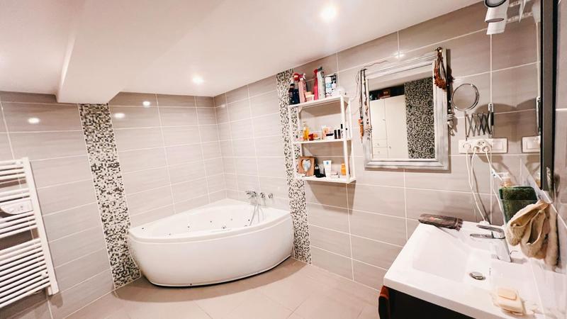 Duplex - 232 m² - 9 pièces