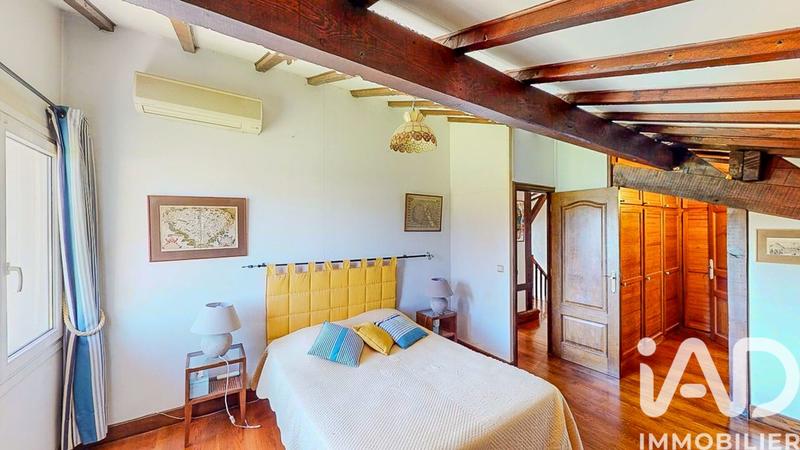 Maison - 180 m² - 5 pièces