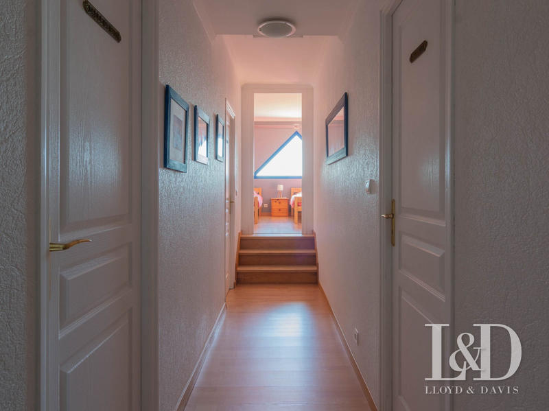 Maison contemporaine - 204 m² - 6 pièces