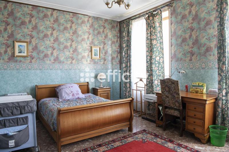 Demeure - 530 m² - 14 pièces