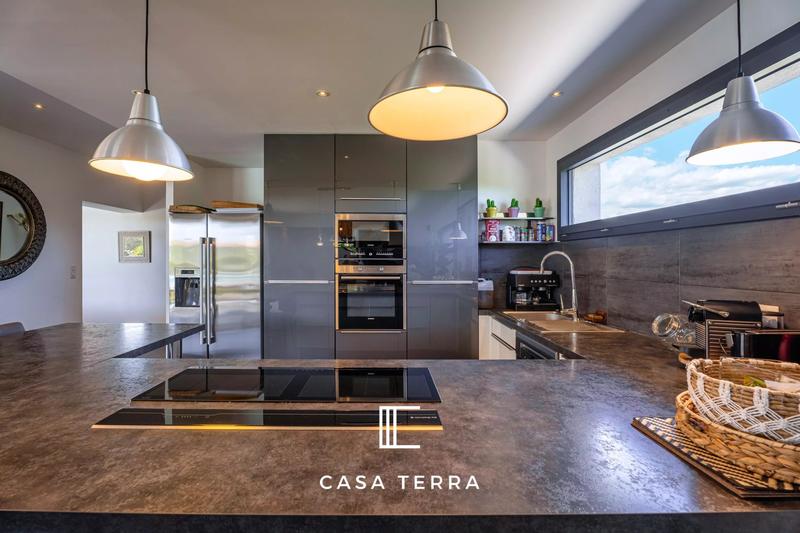 Villa - 250 m² - 9 pièces