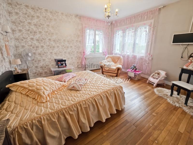 Maison - 225 m² - 10 pièces