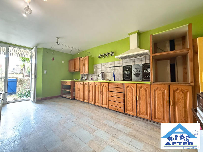 Maison - 250 m² - 7 pièces