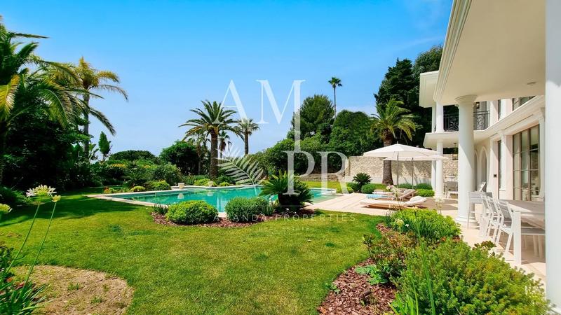 Propriété - 900 m² - 12 pièces