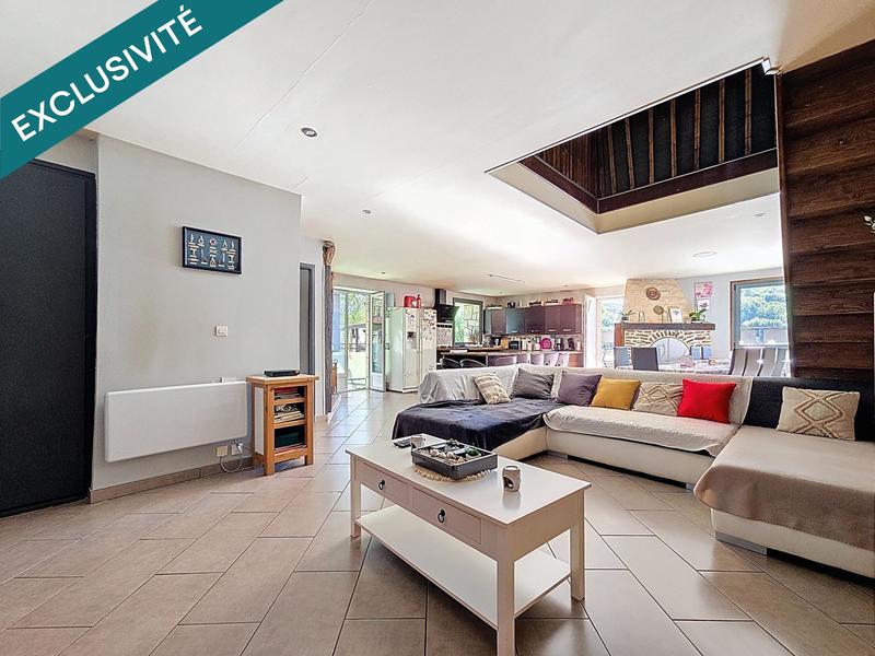 Maison - 230 m² - 10 pièces