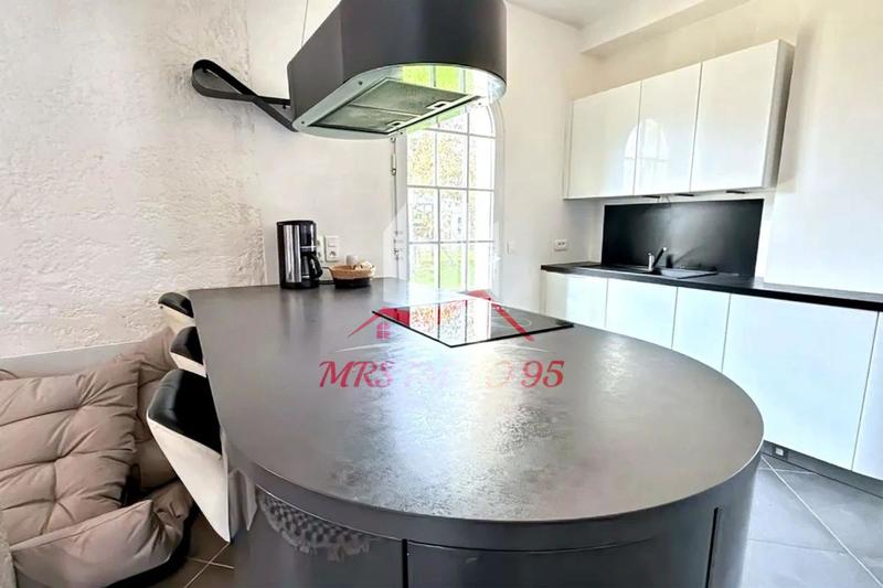 Propriété - 216 m² - 9 pièces