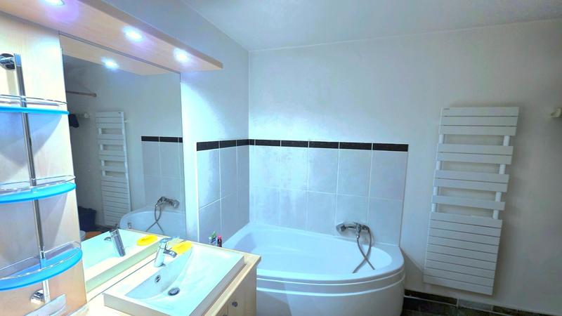 Appartement - 120 m² - 6 pièces