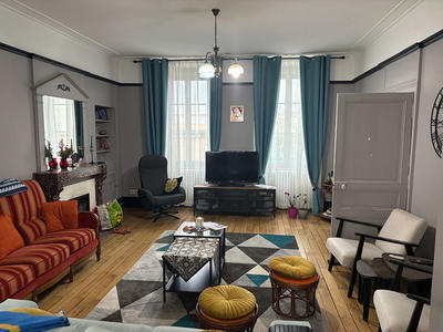 Maison - 245 m² - 9 pièces