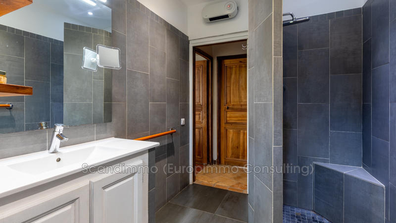 Maison - 180 m² - 5 pièces