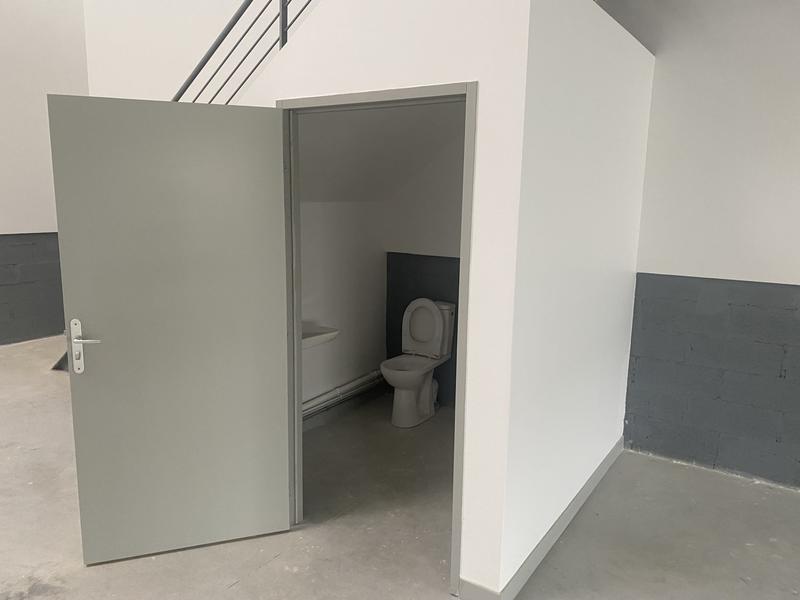 Local d'activités - 261 m²