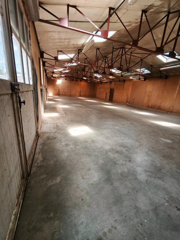 Local d'activité / Entrepôt - 464 m² - 9 pièces