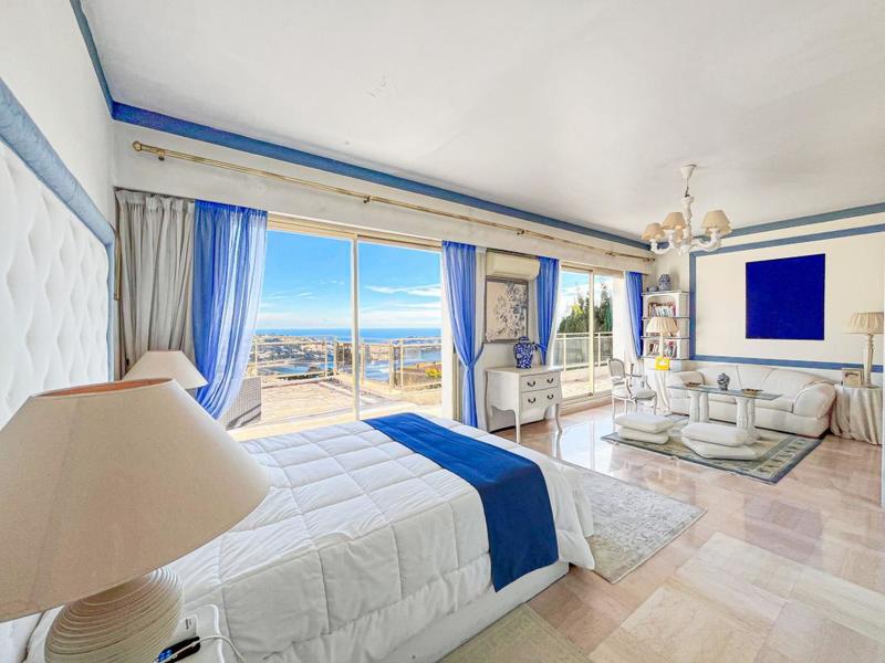 Villa - 272 m² - 6 pièces