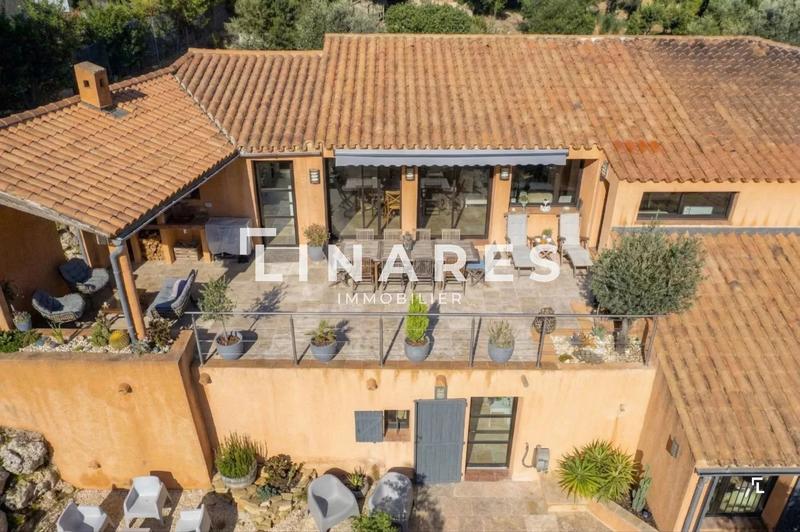 Maison - 200 m² - 5 pièces