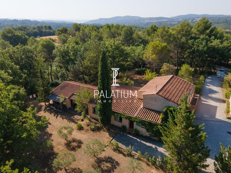 Villa - 252 m² - 6 pièces