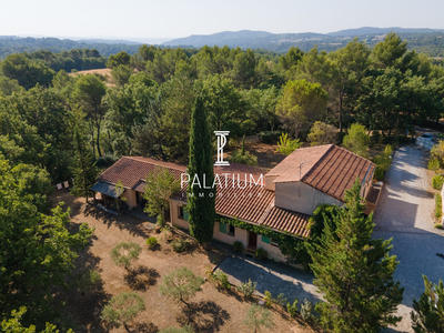 Villa - 252 m² - 6 pièces