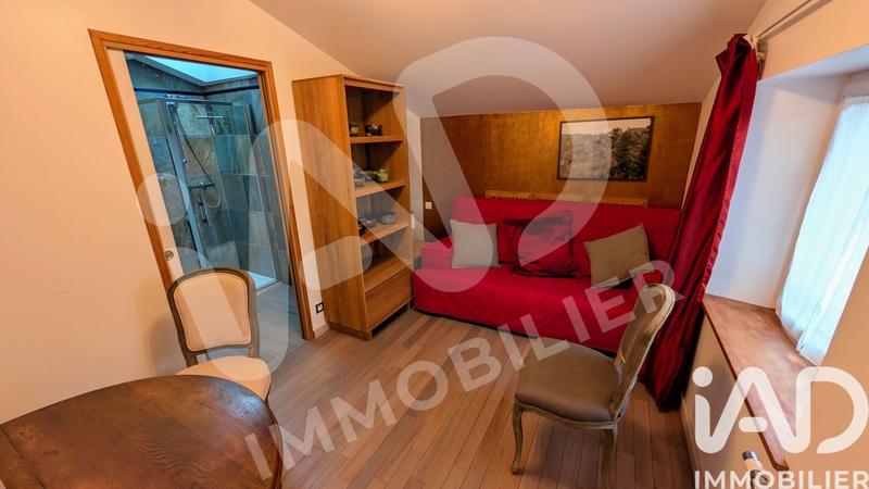 Maison - 345 m² - 11 pièces