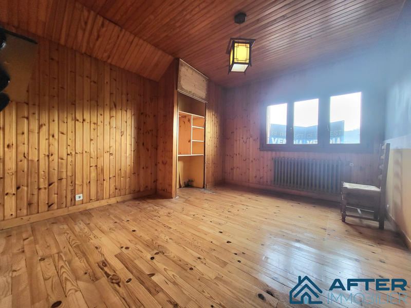 Maison - 182 m² - 9 pièces