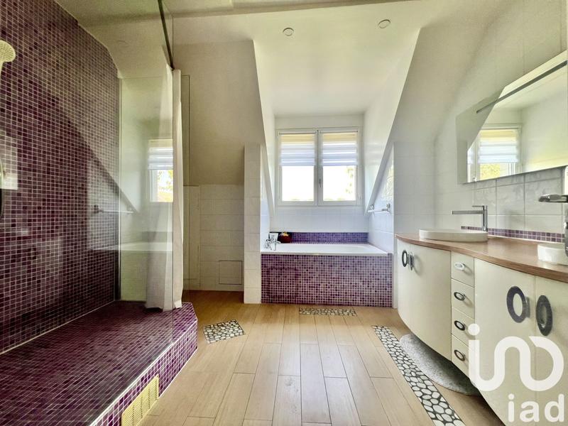 Maison - 216 m² - 8 pièces