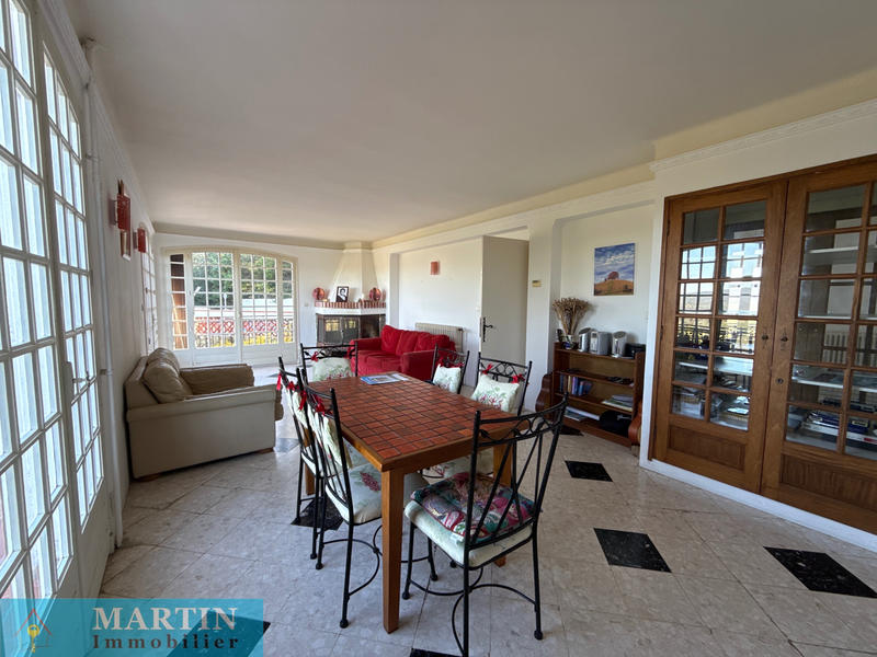 Villa - 205 m² - 8 pièces