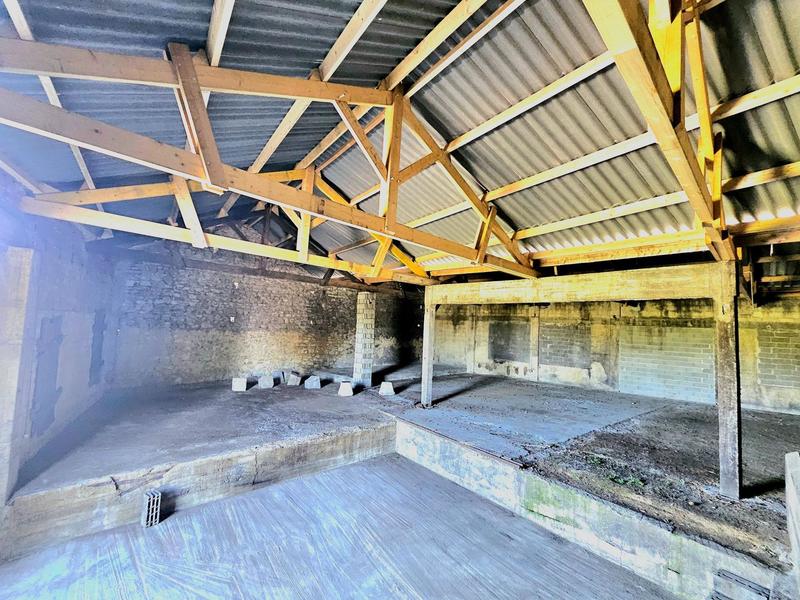 Maison - 610 m² - 5 pièces