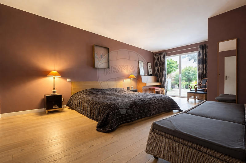 Propriété - 240 m² - 10 pièces