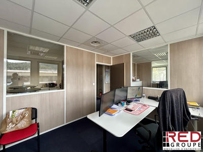 Bureau - 90 m² - 6 pièces
