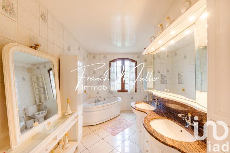 Maison - 270 m² - 9 pièces