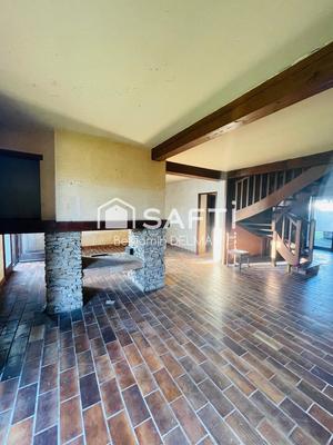 Maison - 210 m² - 7 pièces