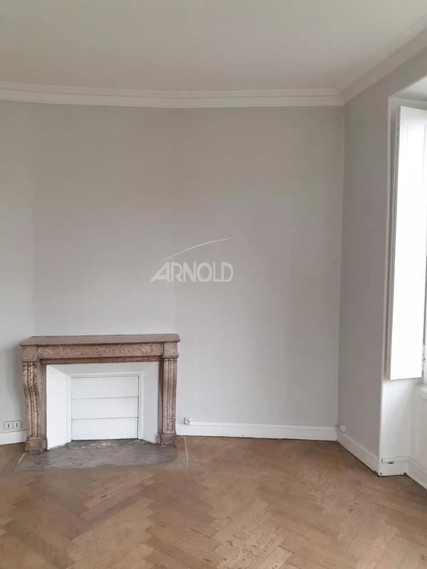 Bureau - 95 m² - 6 pièces