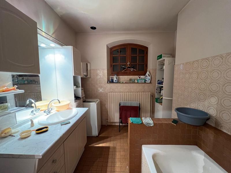 Maison - 220 m² - 7 pièces